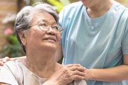 Thấm thía hơn trong quãng thời gian chăm sóc mẹ bị bệnh nan y