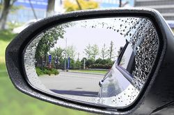 Những phụ kiện ô tô rẻ tiền nhưng hữu ích cho ô tô