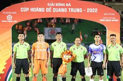 Người quan sát: Vừa chạy vừa xếp hàng