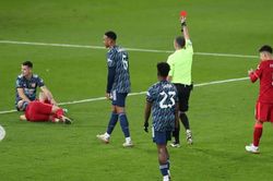 CĐV Arsenal giận dữ với thẻ đỏ của Xhaka: 'Hãy đuổi anh ta khỏi CLB'