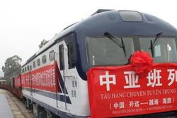Vì sao tàu biển, hỏa xa không thể 'giải cứu ngay và luôn' nông sản xuất khẩu?