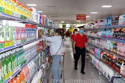 Chuẩn bị hàng hóa phục vụ thị trường tết