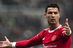 Tin MU 15/1: MU chốt mục tiêu thay Pogba. Ronaldo không được trao băng đội trưởng