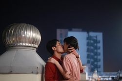 Kiều Minh Tuấn và những màn khóa môi ngọt ngào bên bạn diễn nữ