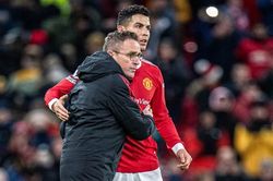 Tin MU 16/1: Ralf Rangnick lý giải việc Ronaldo vắng mặt. Bruno Fernandes ca ngợi Elanga