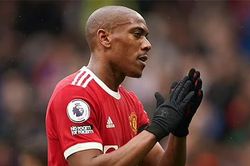 Martial đáp trả gay gắt, tố Rangnick nói dối