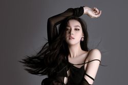 Á hậu Tường San 'nổi loạn' đầy nóng bỏng khiến ai cũng há hốc miệng, không nhận ra