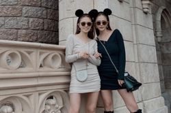 Cặp song sinh người Nhật cứ ra phố là mặc đồ đôi, 'đổi đời' nhờ thời trang