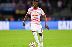 Chuyển nhượng 17/1: Rangnick mua tiền vệ 33 triệu cho MU, Chelsea muốn có Perisic
