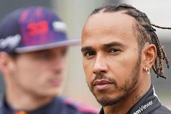 Giải đua Công thức 1: Sự im lặng khó hiểu của Lewis Hamilton