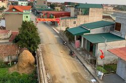 'Làm nông cả đời không bằng tiền lời lô đất'