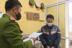 Bắt tạm giam thầy giáo dâm ô hàng loạt học sinh tiểu học