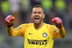 Inter Milan: Niềm tin trên đôi tay Handanovic