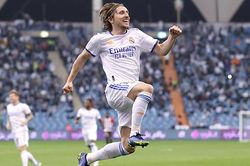 Cảm ơn, vì bóng đá vẫn còn Modric