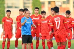 Người hâm mộ thờ ơ trận Việt Nam gặp Trung Quốc