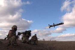 Anh và Mỹ cung cấp vũ khí cho Ukraine để ngăn Nga tấn công