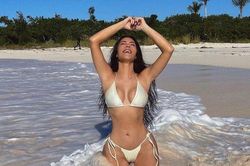 Kim 'siêu vòng 3' đăng ảnh mặc bikini đi nghỉ với tình mới kém 13 tuổi