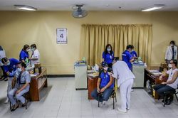 COVID-19 tại ASEAN hết 17/1: Dịch gia tăng mạnh ở Philippines; Lào khuyến cáo người dân không tụ tập đông