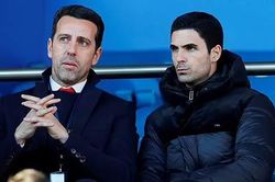 Nội bộ Arsenal từng chia rẽ vì cựu hậu vệ Barca