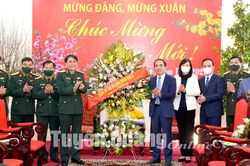 Đoàn công tác Bộ Tư lệnh Quân khu 2 thăm chúc tết tỉnh Tuyên Quang