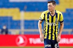 Mesut Ozil tham vọng làm ông chủ đội bóng