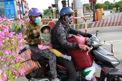 Về quê ăn Tết