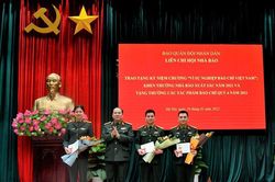 Báo Quân đội nhân dân trao tặng kỷ niệm chương 'Vì sự nghiệp báo chí Việt Nam'