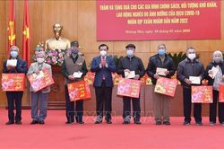 Bí thư Thành ủy Hà Nội động viên công nhân lao động, gia đình chính sách