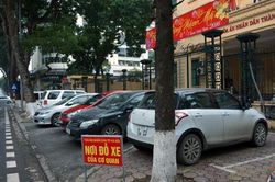 Sử dụng vỉa hè và quyền không gian