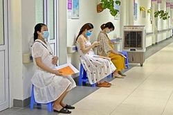 Tuyệt đối không đùn đẩy, từ chối khám phụ nữ có thai mắc COVID-19Tin khácĐảm bảo cung ứng hàng hóa dịp tếtQuy định 37 về những điều đảng viên không được làm: Lăng kính để đảng viên tự soi, tự sửa