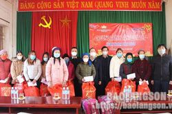 Tặng quà tết cho hộ nghèo ở Đình Lập, Lộc BìnhTin khácĐảm bảo cung ứng hàng hóa dịp tếtQuy định 37 về những điều đảng viên không được làm: Lăng kính để đảng viên tự soi, tự sửa