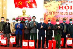 Gặp mặt người có uy tín trong đồng bào dân tộc thiểu số