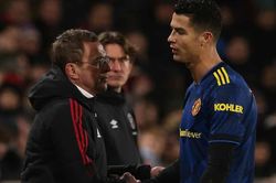 Ronaldo yêu cầu HLV Rangnick nói lý do thay mình