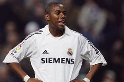 Robinho bị phạt 9 năm tù vì tội hiếp dâm