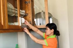 Giữ giấy tờ tùy thân của lao động giúp việc gia đình bị phạt đến 15 triệu đồng