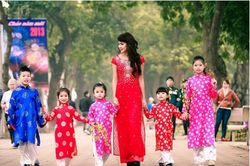 Những trang phục đẹp và phù hợp cho bé chơi Tết 2022