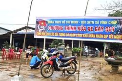 Rửa xe gây quỹ trợ giúp trẻ em, hộ nghèo