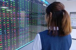 Cổ phiếu bất động sản ồ ạt tăng trần, VN-Index bứt phá 22 điểm
