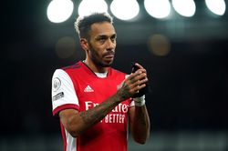 Aubameyang được đại gia châu Á dùng tiền 'khủng' chèo kéo