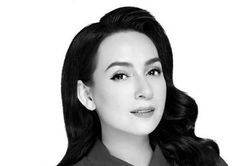Con gái và con nuôi cố ca sĩ Phi Nhung xúc động khi mẹ nhận được giải thưởng Mai Vàng