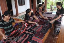 Tiếp tục quan tâm tới vùng miền núi khó khăn