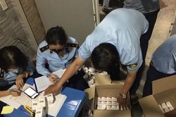 TP.HCM: Thu giữ một lượng lớn thuốc điều trị COVID-19 nghi nhập lậu