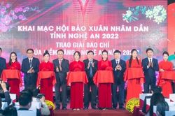 Khai Hội báo Xuân Nhâm Dần và trao giải 'Búa liềm vàng' tỉnh Nghệ An