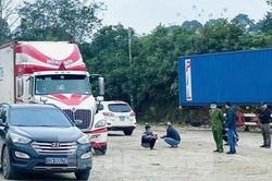 Vụ mua bán lốt xe xuất khẩu tại Lạng Sơn: Hai cán bộ hải quan, công an liên quan thế nào?