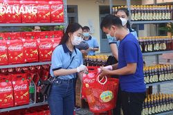 Ấm lòng phiên chợ 'Xuân yêu thương'