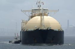 Giá khí LNG Châu Á giảm sốc 30% khi Trung Quốc bán ra nhiều lô hàng
