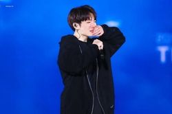 'Hyung' BTS cực 'lầy' khi thấy em út Jungkook khóc nức nở