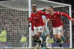 Rashford nhấn chìm West Ham phút bù giờ, Man United vươn lên thứ 4