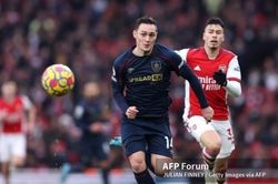 Thi đấu bế tắc trước Burnley, Arsenal không thể soán ngôi Man Utd
