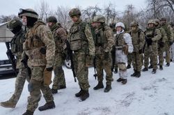 Mỹ cắt giảm nhân viên tại Đại sứ quán ở Ukraine, lệnh cho một số thành viên gia đình rời đi
